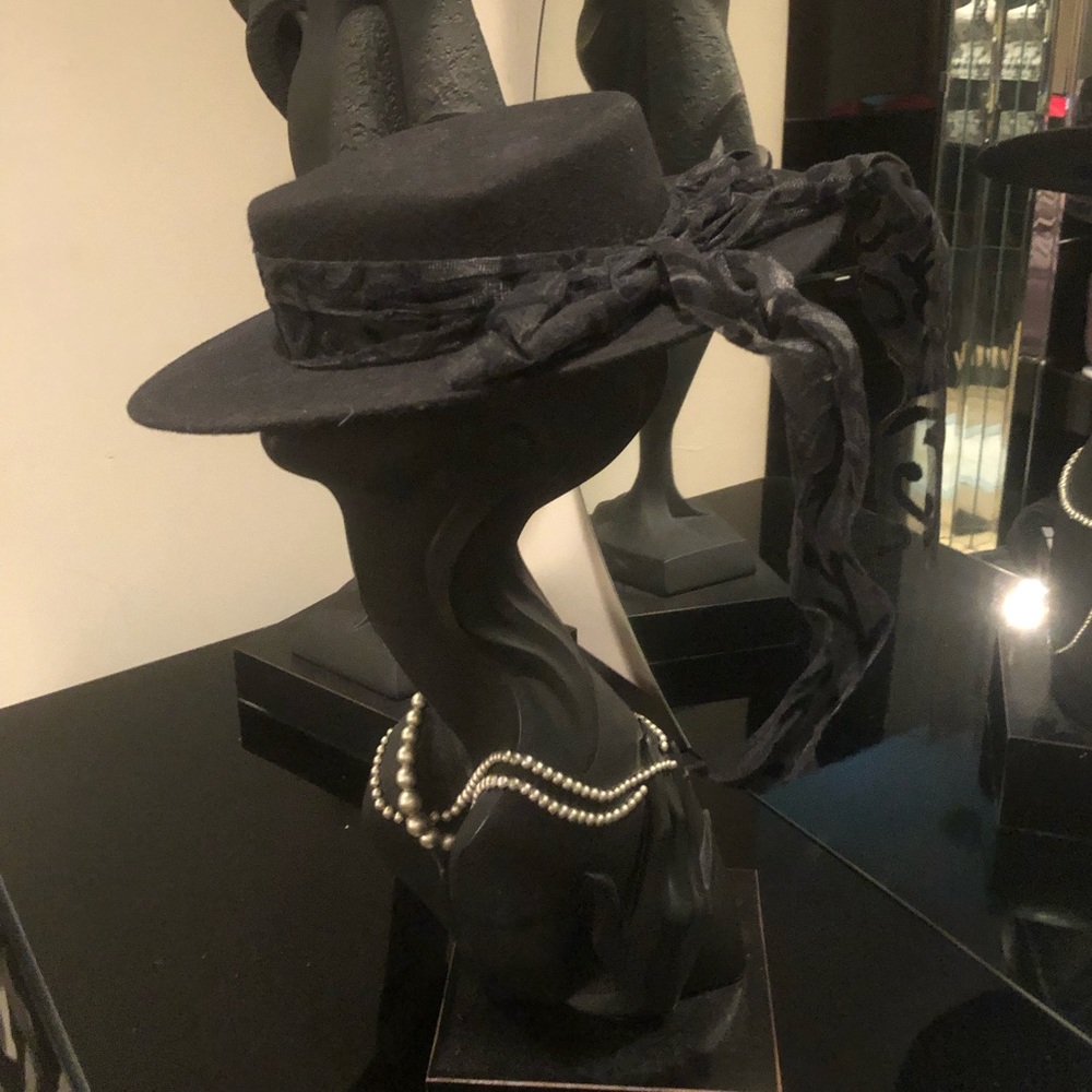 HAT black with bow